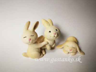 Trojica zajkov žltých
