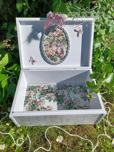 RP Vtáčiky - 4 páry na kvitnúcich kríkoch