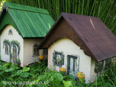 Starý domček so strieškou