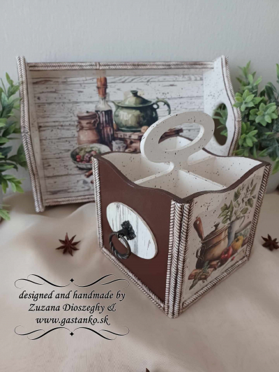 Univerzálny 4-priečinkový stojan 